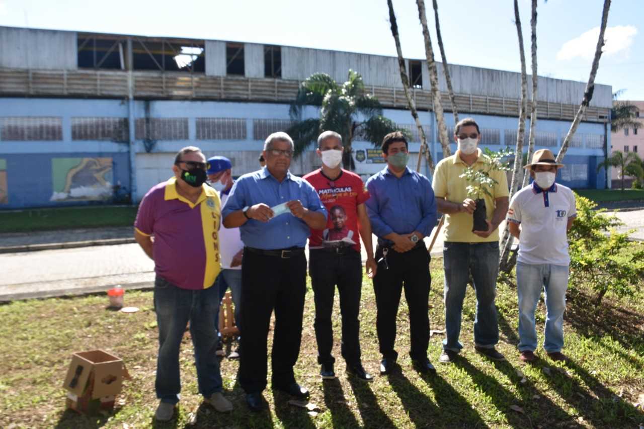 Camacã: Secretaria de Agricultura e Meio Ambiente em parceria com o Lions Clube e Maçonaria, realizam plantio de árvores e homenageia o empresário Eds